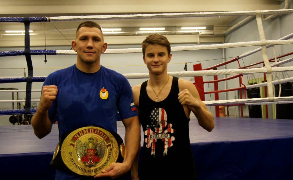 Mma novosibirskiy боец бектур. Чемпионы единоборств. Чемпионы единоборств. Чемпионы единоборств. Награждение мма.